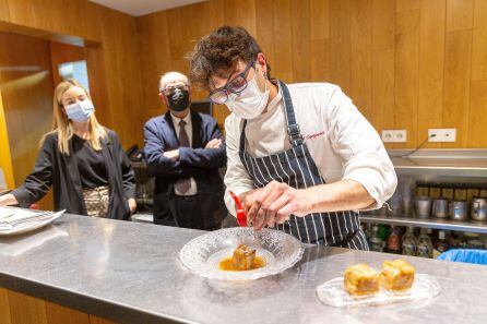 Showcooking del chef Pol Contreras, donde elaboró recetas de Francisco Martínez Montiño, cocinero mayor del rey Felipe III