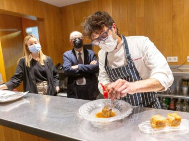 Showcooking del chef Pol Contreras, donde elaboró recetas de Francisco Martínez Montiño, cocinero mayor del rey Felipe III