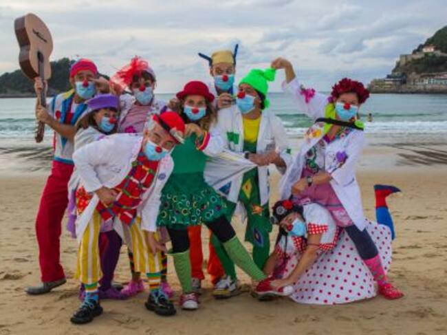 Los payasos y payasas colaboran en el acompañamiento sanitario