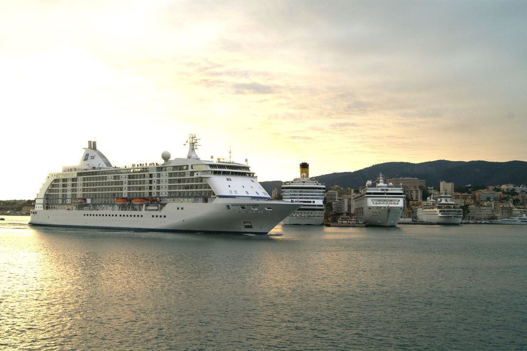 Archivo - Cruceros en el puerto de Palma