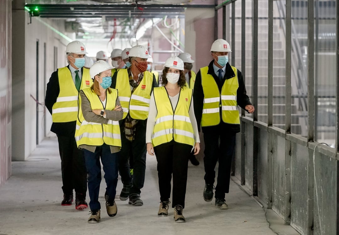 (ARCHIVO) Ayuso visita las obras del Hospital Enfermera Isabel Zendal