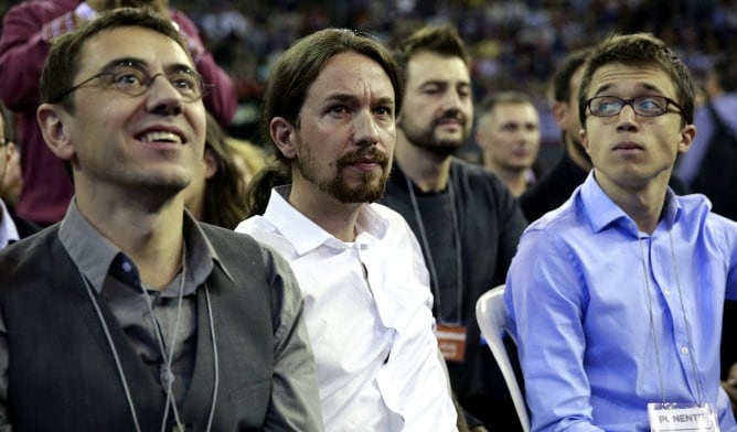 El líder de Podemos, Pablo Iglesias, junto a Juan Carlos Monedero e Iñigo Errejón, en la Asamblea Ciudadana &quot;Sí Se Puede&quot;