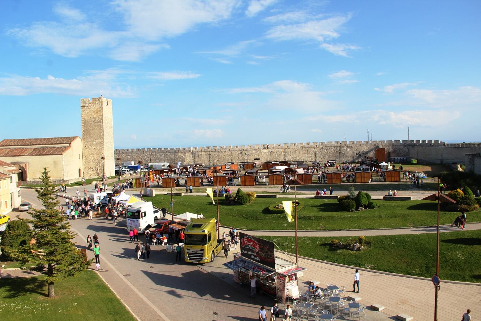 Vehículos expuestos en la Feria de Cuéllar 2022