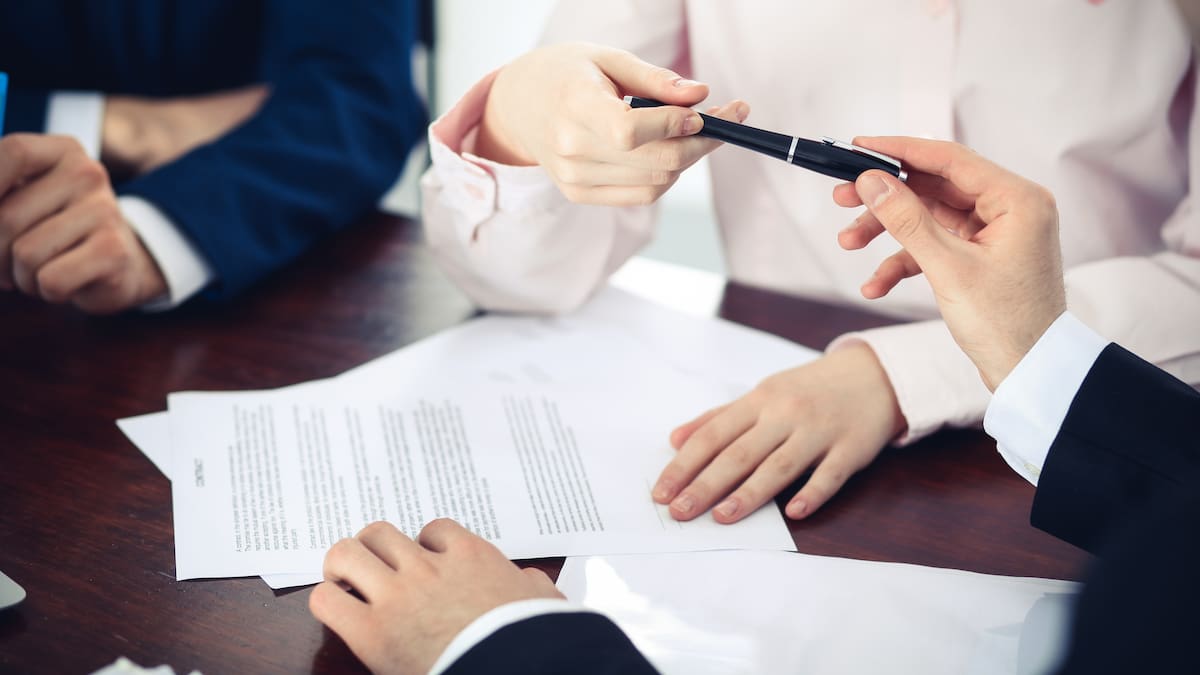 'Que lo hagan otros' o el peligro de las externalizaciones de los servicios públicos