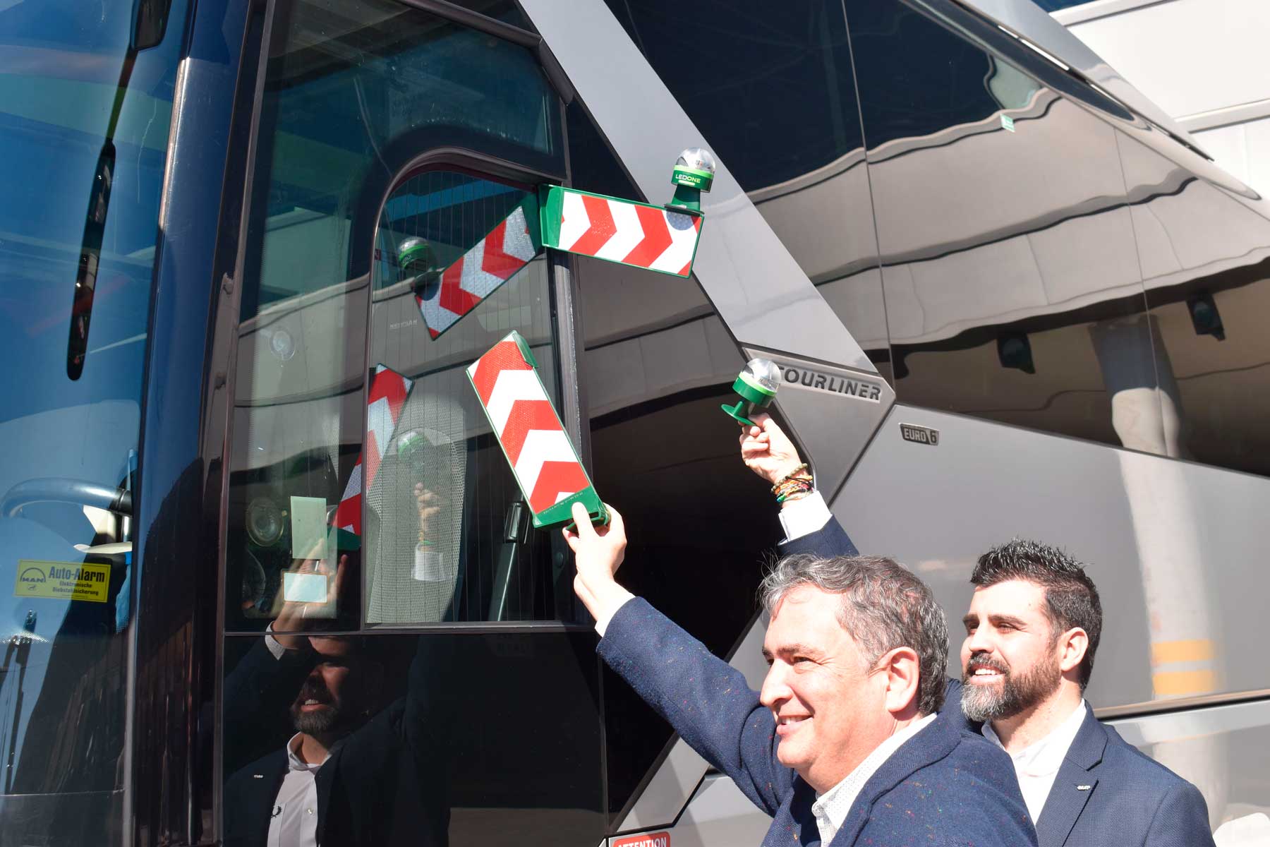 Ezequiel Moltó, responsable de Comunicación de Vectalia y Juan Emilio Erum, CEO de Erum Vial, en el acto de presentación de este acuerdo