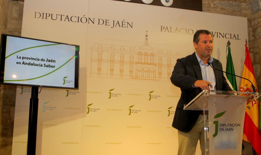 Pedro Bruno, diputado de Agricultura, Ganadería, Medio Ambiente y Cambio Climático, durante la rueda de prensa.