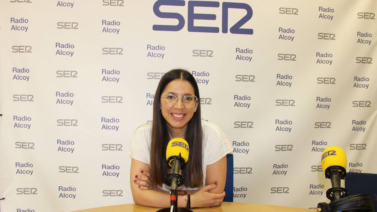 Natàlia Gisbert: "Estic molt contenta per obtindre el Premi Enric Valor de novel·la en valencià en la meua segona obra"