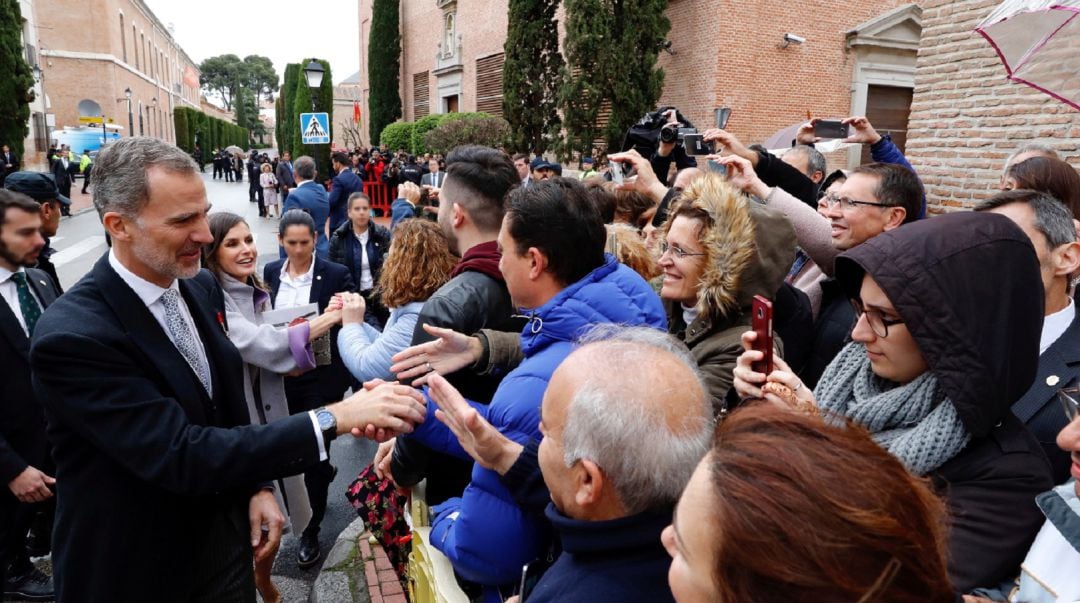 Los Reyes en un acto institucional en Alcalá de Henares. 