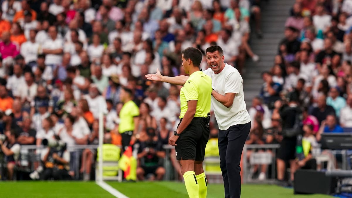 Paulo Pezzolano en la previa ante el Rayo Vallecano