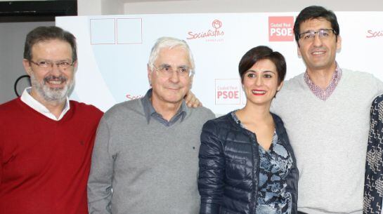 José María Barreda e Isabel Rodríguez, en el centro.