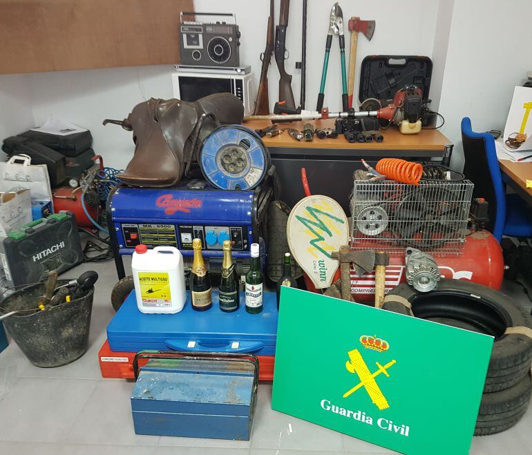 Algunos de los objetos incautados