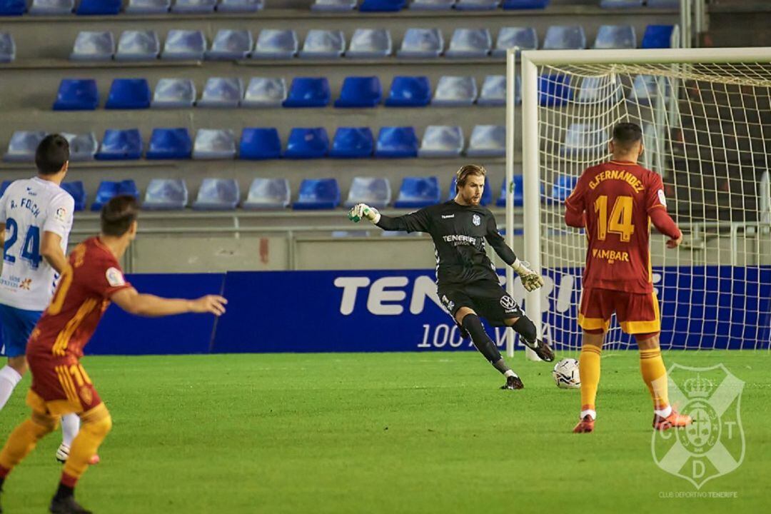Ortolá, en un dels últims partits disputats amb el Tenerife aquesta temporada.
