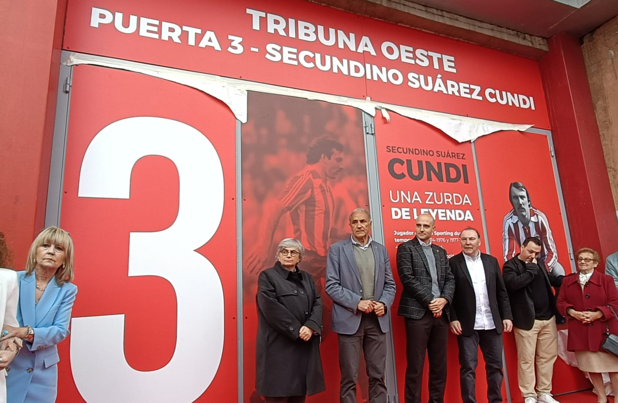 Inauguración de la puerta de El Molinón dedicada a Cundi