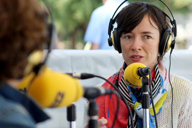 Ane Rodríguez, directora de Tabakalera, entrevista en &#039;Hoy por Hoy Gipuzkoa&#039; desde el Paseo de La Concha