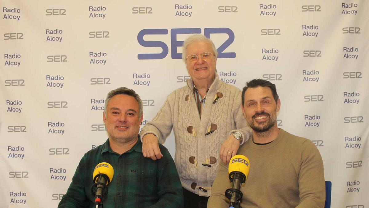 El ponente de Fiestas, Nacho Vicedo, y el de ropería y responsable de la pólvora, Tono Arques, en Amagatalls de la Festa