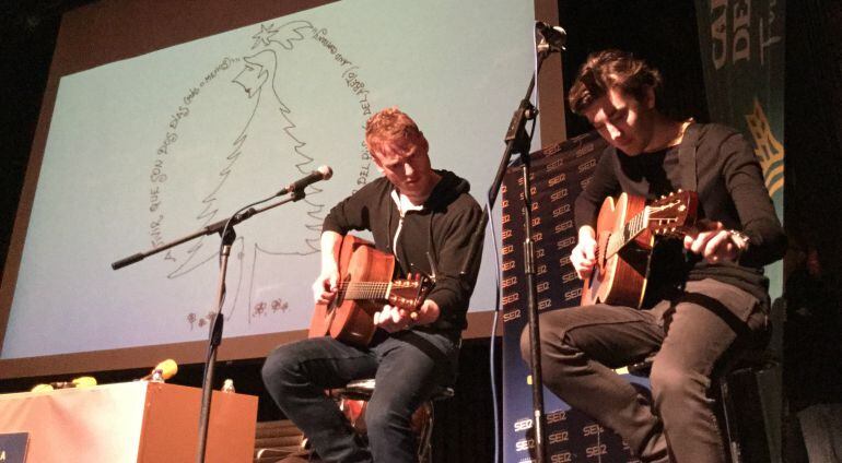 Teddy Thompson y su sobrino Zak Hobbs, en directo en el &#039;A Vivir...&#039;