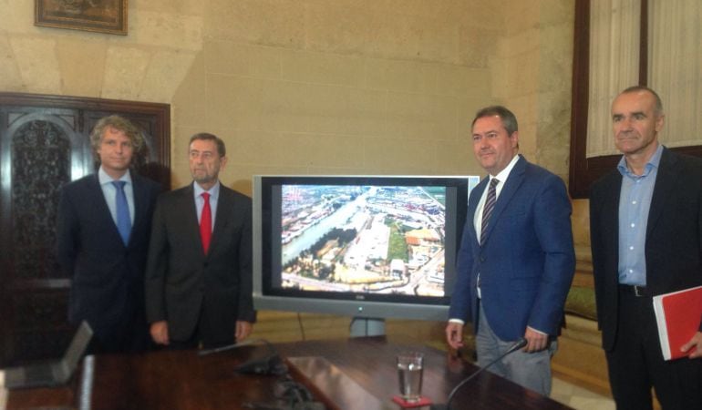 Desde la izquierdaAngel Pulido, Manuel Gracia, Juan Espadas y Antonio Muñoz