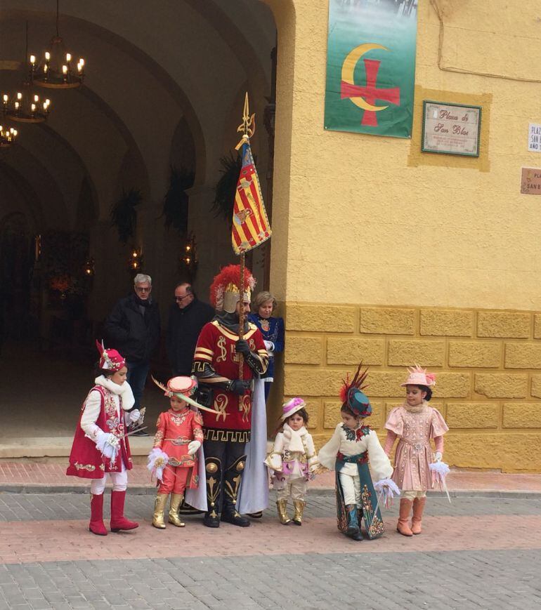 Pajes ante la ermita de San Blas