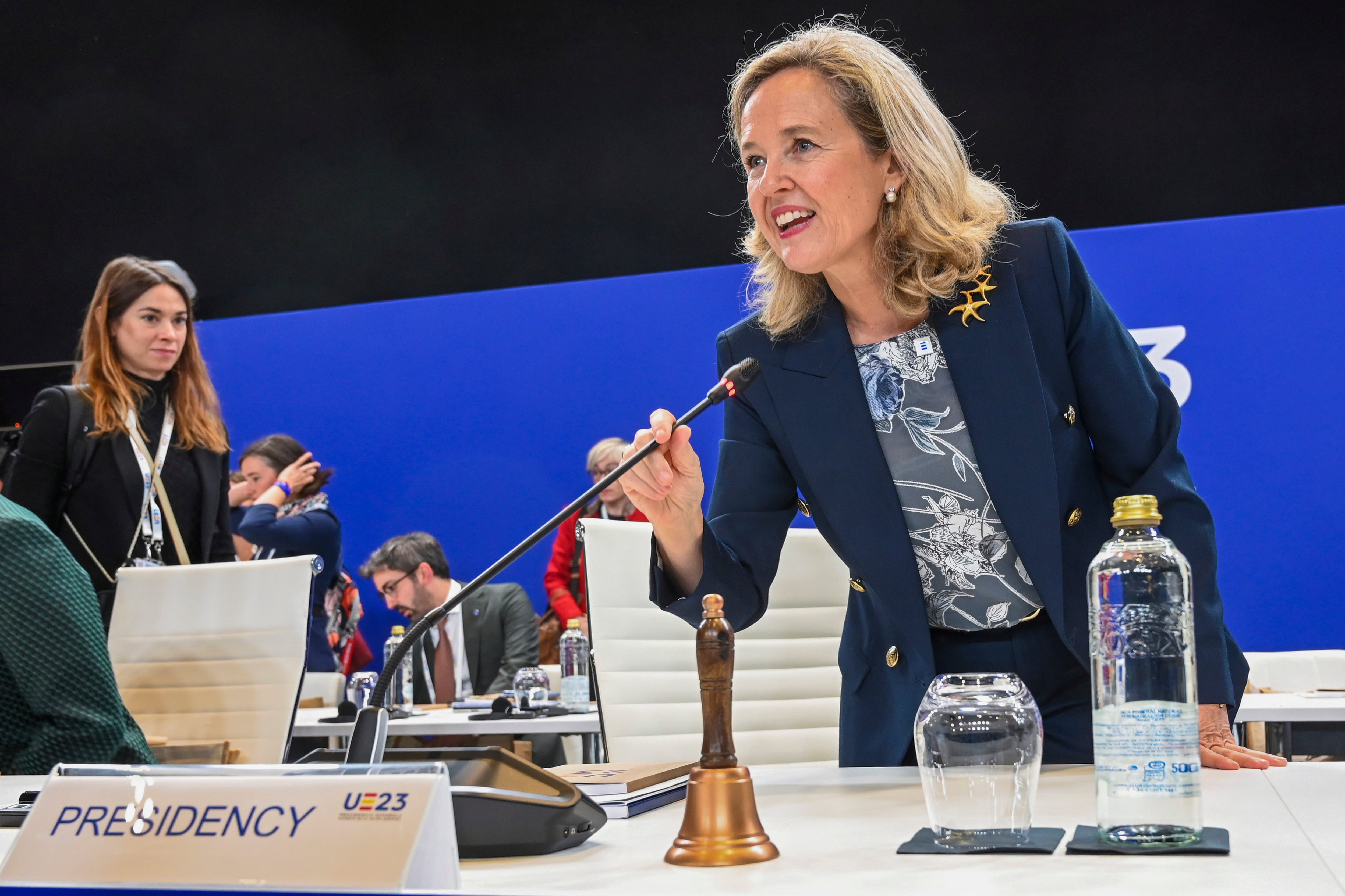 LEÓN, 23/10/2023.- La vicepresidenta primera y ministra de Asuntos Económicos y Transformación Digital en funciones, Nadia Calviño, preside la reunión informal ministerial de Telecomunicaciones, este lunes en el Palacio de Congresos de León. EFE/ Pool Peue/J.Casares SÓLO USO EDITORIAL / SÓLO DISPONIBLE PARA ILUSTRAR LA NOTICIA QUE ACOMPAÑA (CRÉDITO OBLIGATORIO)
