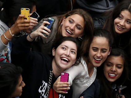 Jóvenes haciendose un selfie
