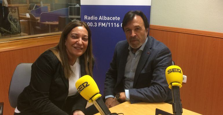 Artemio Pérez junto a Justina Gómez, directora de Radio Albacete