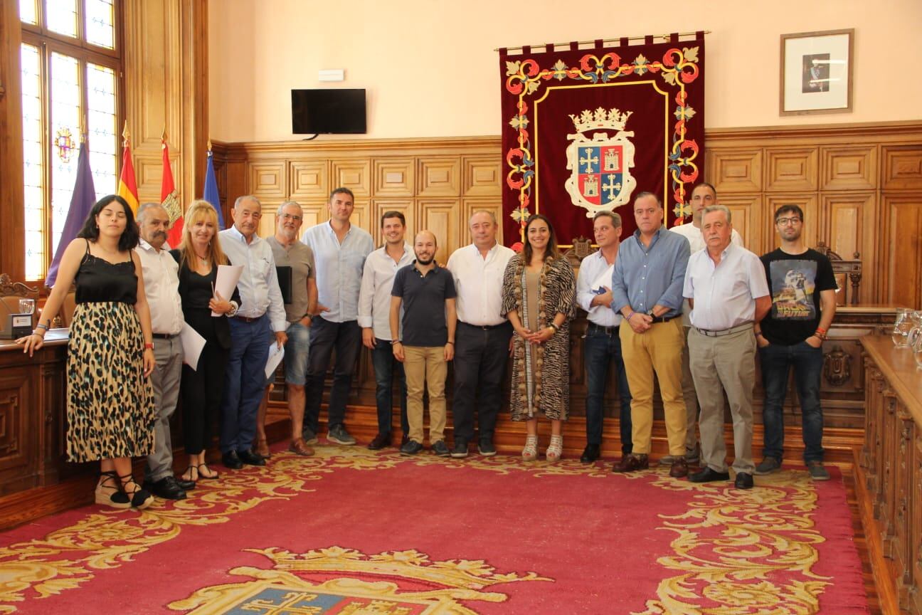 Participantes de la reunión mantenida entre la alcaldesa de Palencia y los representantes de los municipios del alfoz