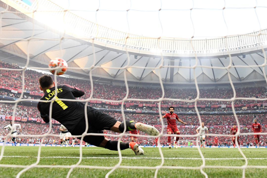 Salah marcó de penalti nada más comenzar la final de la Champions entre el Tottenham y el Liverpool.