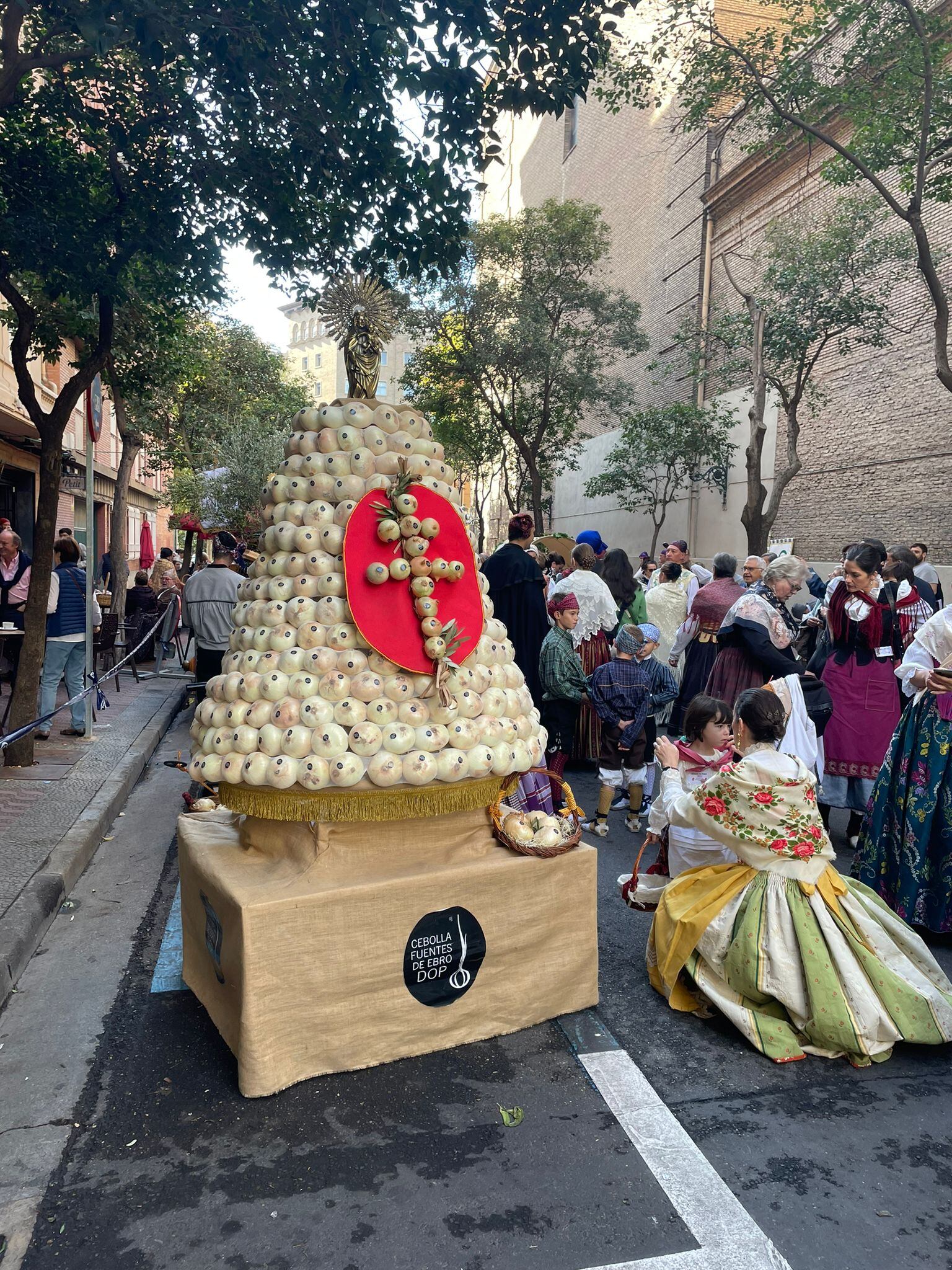 Ofrenda de Frutos de Zaragoza 2022. Cebolla de Fuentes de Ebro