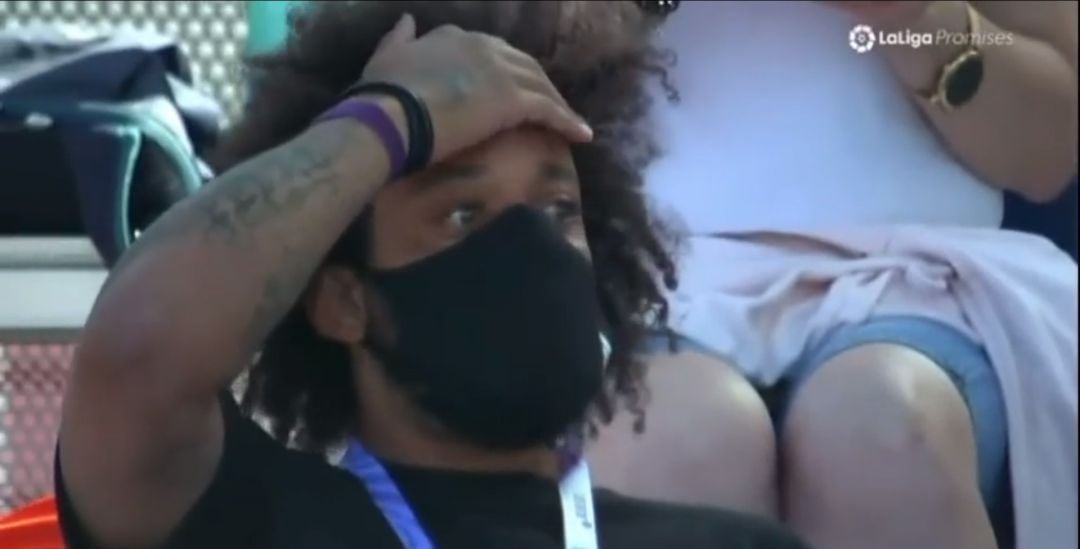 Marcelo, jugador del Real Madrid, viendo a su hijo en el Torneo LaLiga Promises Santander.