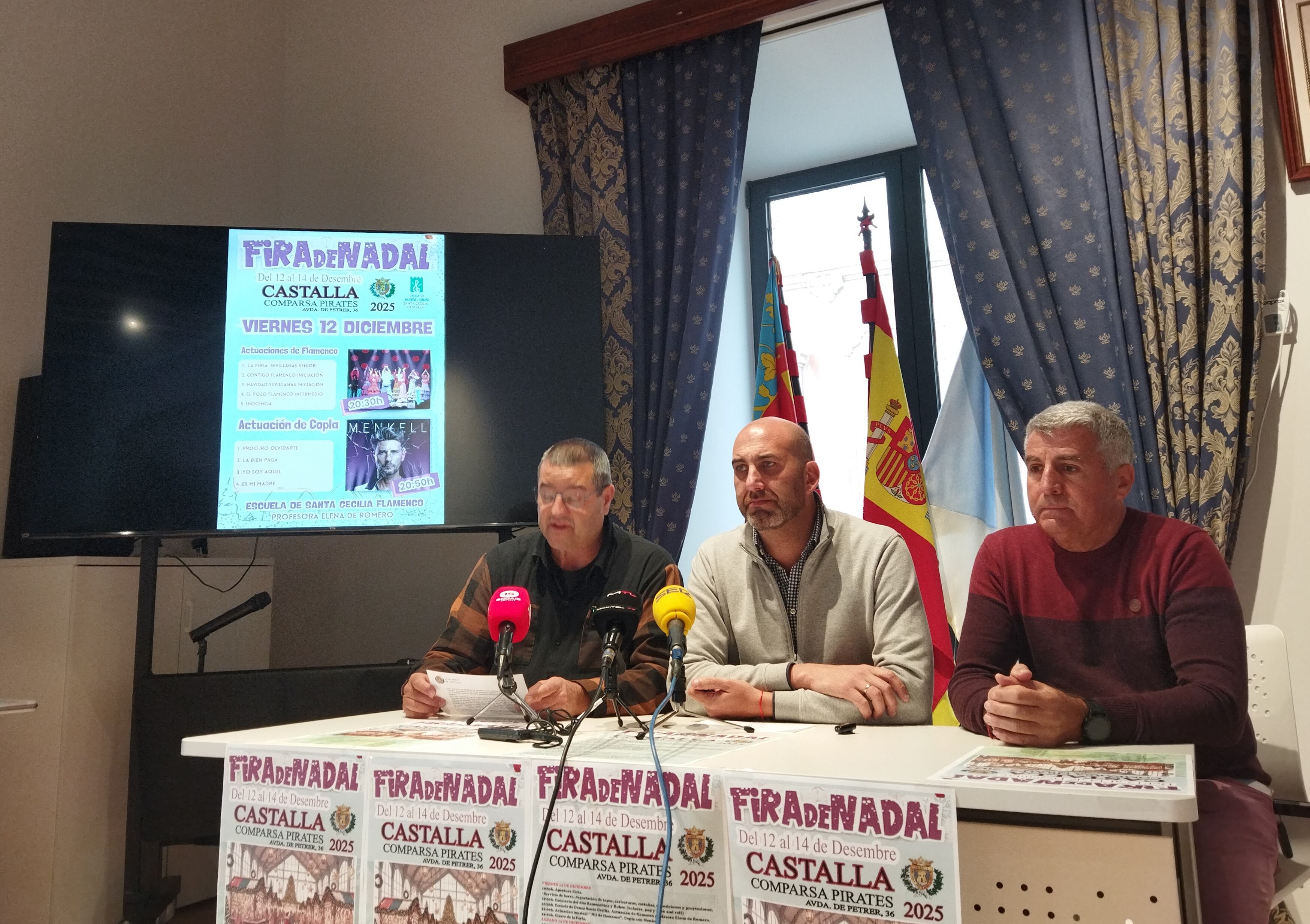 José Rico, edil de Comercio; Jesús López, alcalde de Castalla, y Salvador Durá, presidente de la Asociación Castalla Activa presentando la Fira de Nadal 2025.