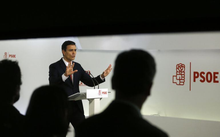 El socilista Pedro Sánchez en una fortografía de una comparecencia, en diciembre de 2015. 