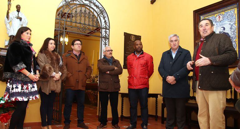 Autoridades visitan la remozada casa natal de San Juan de Ávila