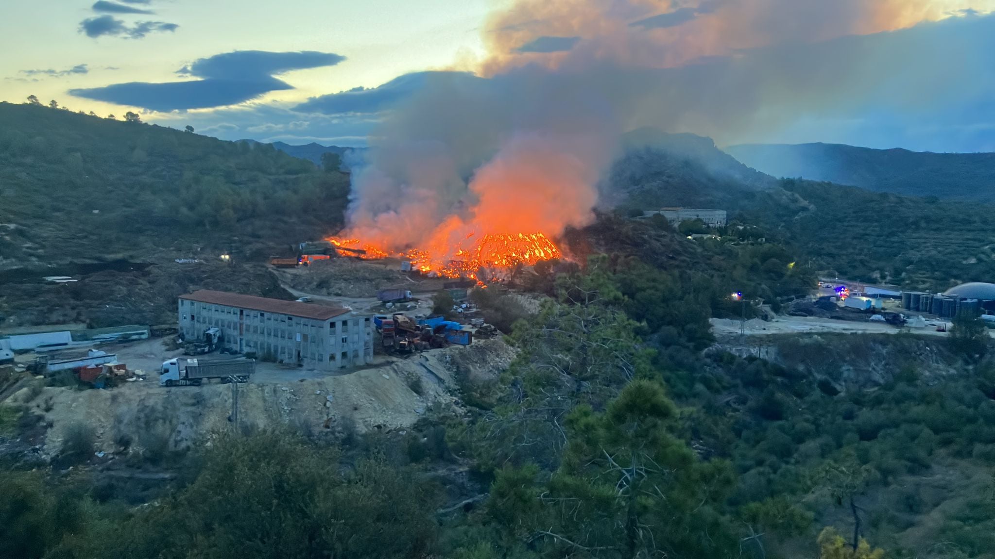 Incendi a la planta de biogàs de Llutxent// Imatge que circula per xarxes socials