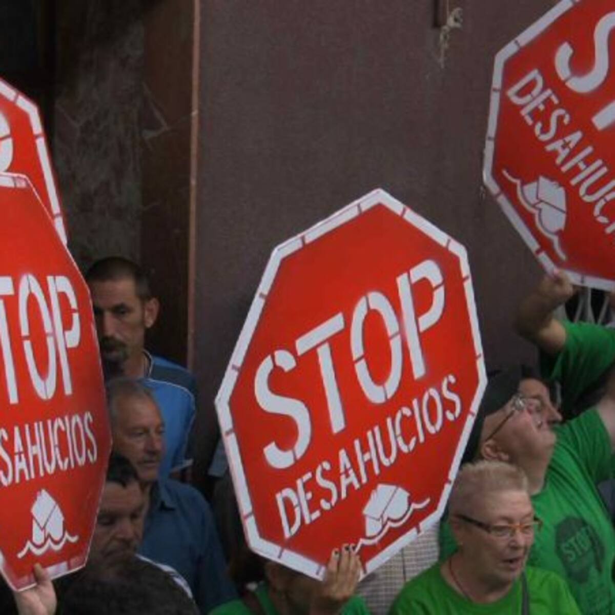 Fiscalía pide tres años para una acusada de agredir a un policía en un desahucio
