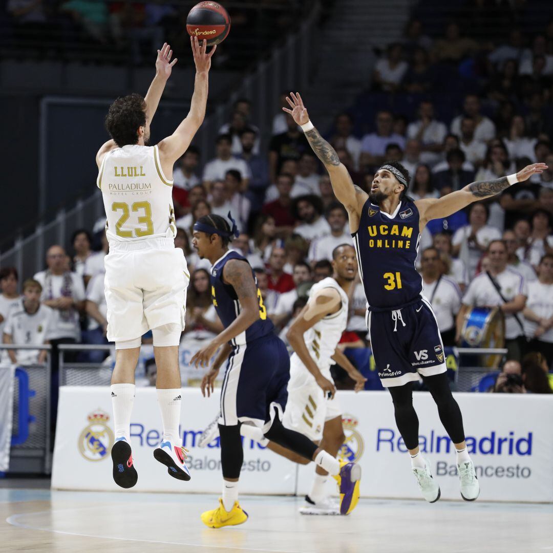 Llull tirando a canasta