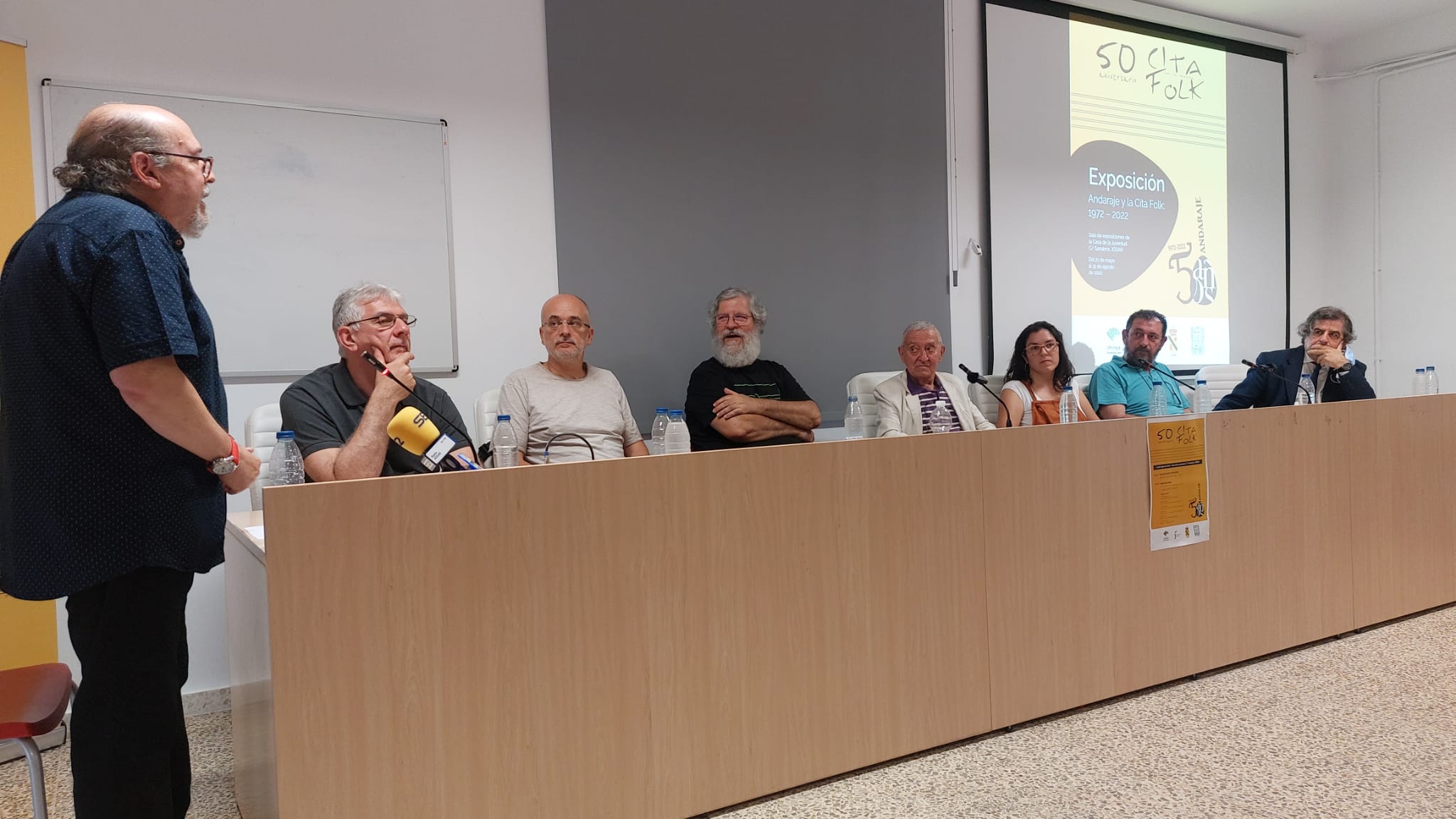Momento de la Mesa Redonda, con todos los participantes