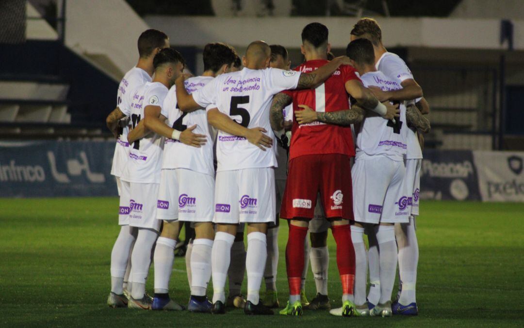 Los jugadores del Real Jaén durante un momento del partido.