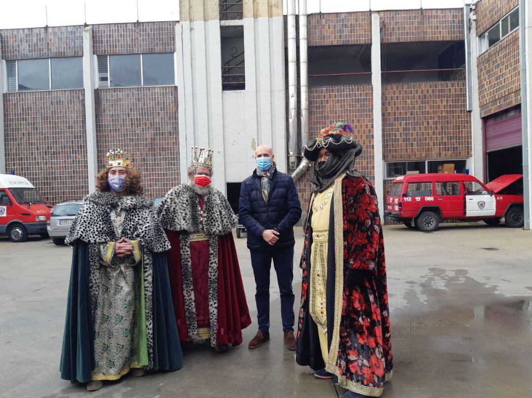 Los Reyes Magos recorrieron la ciudad en coches descapotables