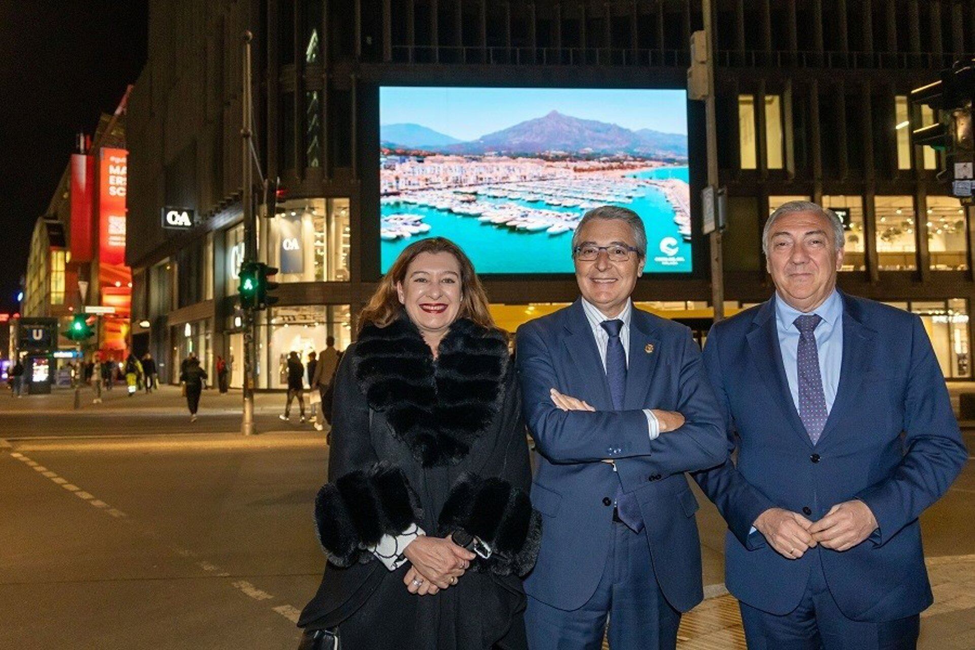 La campaña de Turismo Costa del Sol en la capital alemana, que cuenta con soportes publicitarios en lugares emblemáticos de la ciudad,