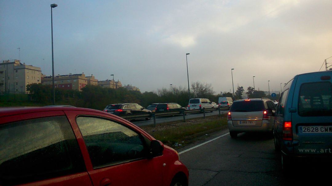 Atasco en una ciudad española. 