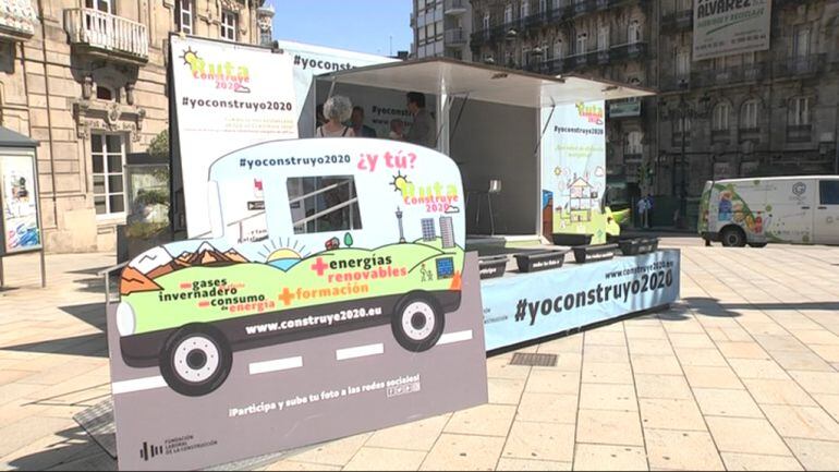 La unidad móvil instalada en la Farola de Urzáiz.