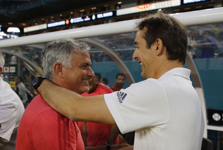 Mourinho y Lopetegui se saludan efusivamente antes del partido