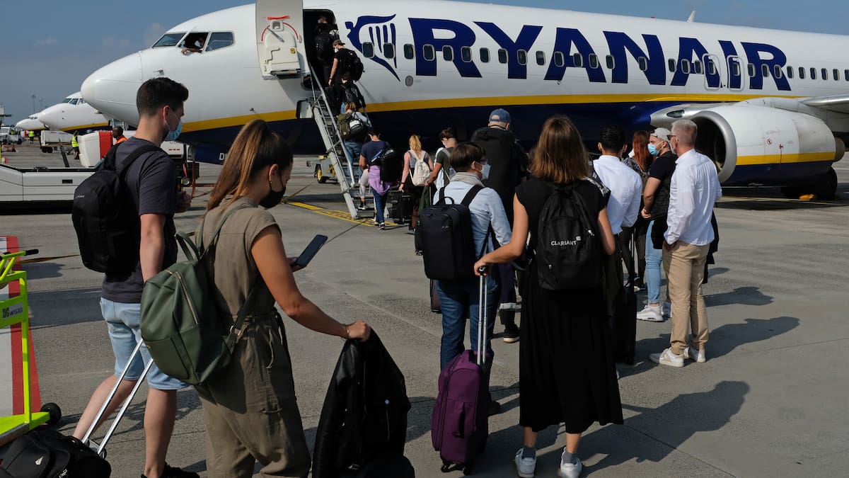 Multa histórica por cobrar equipaje de mano: ¿Cómo reclamo?