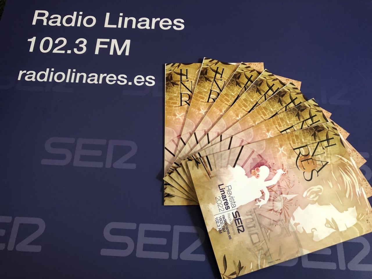 Ejemplares de la Revista 2022 de Radio Linares