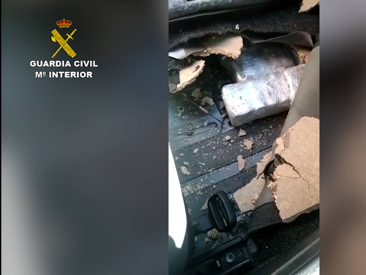 La Guardia Civil detiene en Jerez a un conductor que transportaba casi 30 kilos de hachís ocultos en un doble fondo de su vehículo