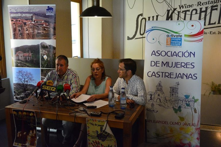 Presentación del II concierto a la luz de las velas y del I mercadillo solidario en San Juan del Olmo