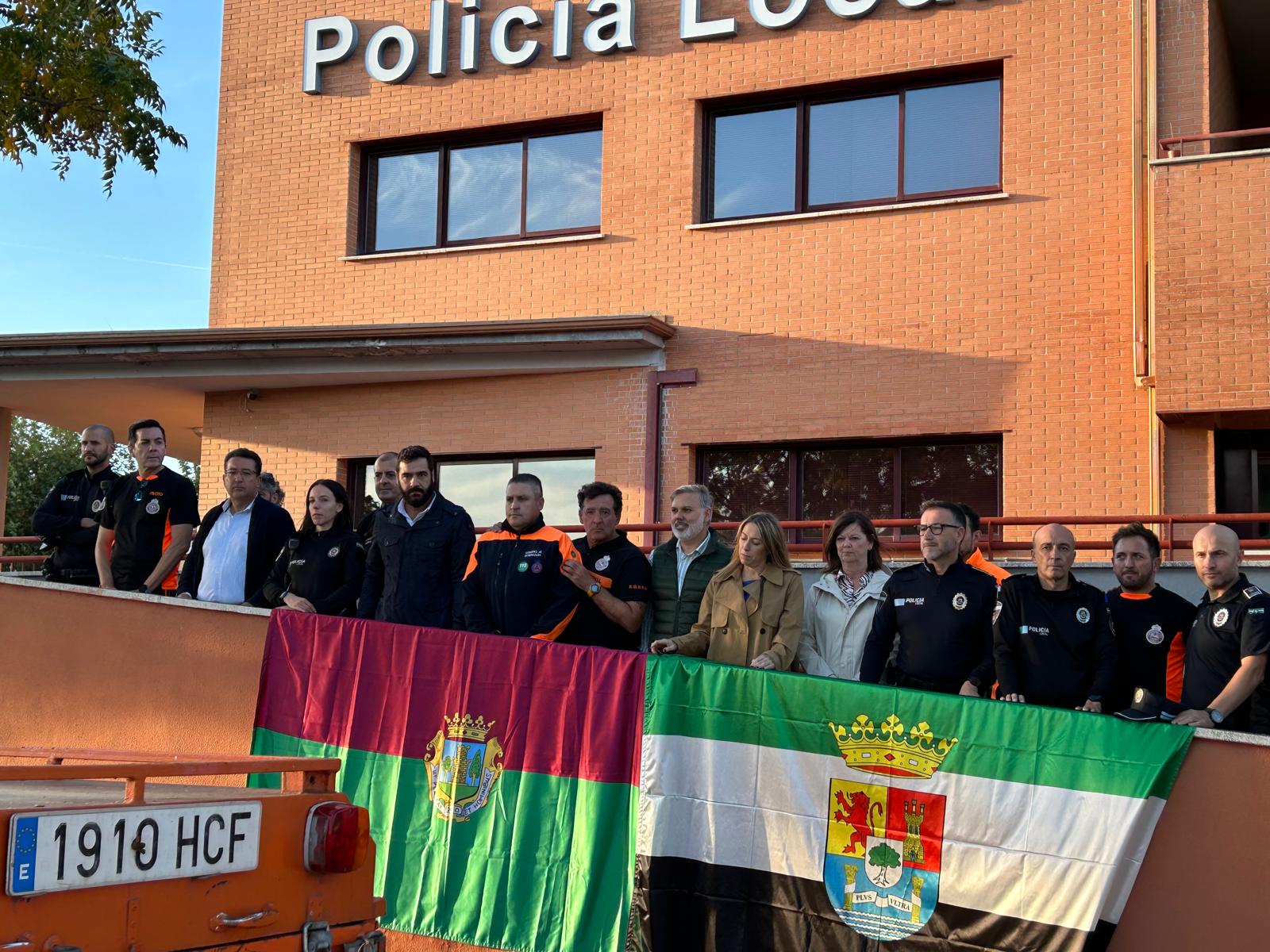 Fotografía de los efectivos que acudirán a Valencia junto con las autoridades locales y regionales.