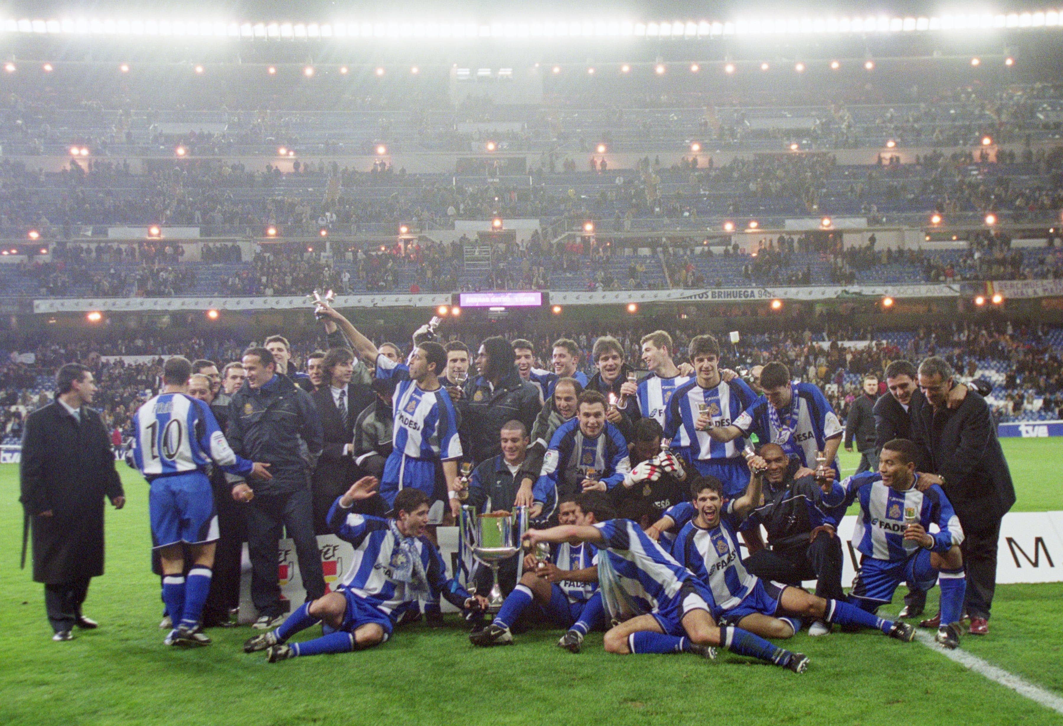 Los jugadores del Deportivo celebrando la victoria en la final de Copa del Rey