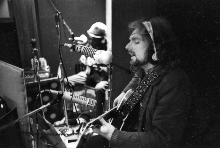 Van Morrison grabando con la leyenda del blues John Lee Hooker en el Wally Heider Recording Studio el 28 de septiembre de 1971, en San Francisco, California.