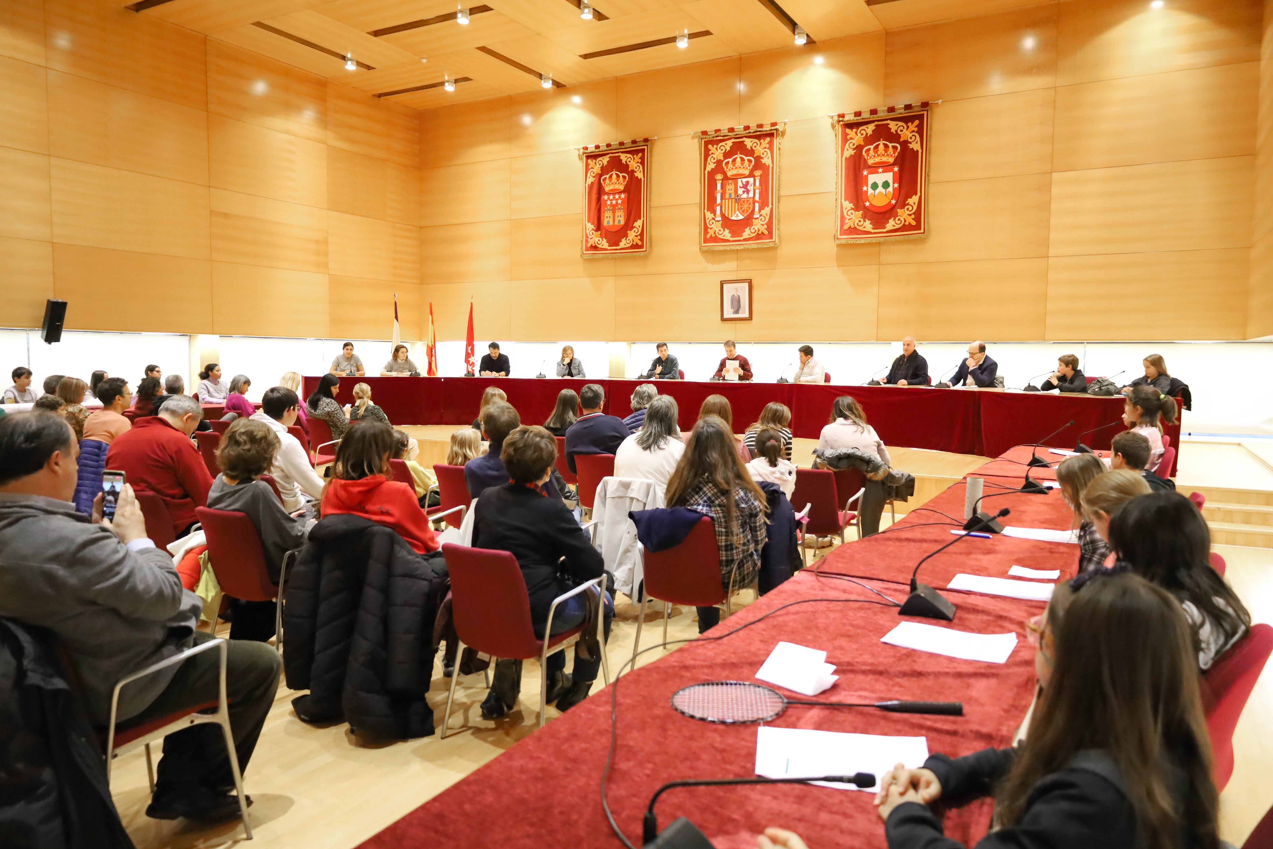 La Comisión de participación (COPIA) presenta al Ayuntamiento, en el pleno infantil, sus peticiones en el marco del Plan Local de Infancia y Adolescencia